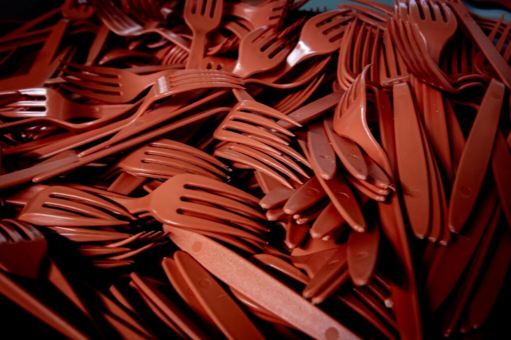 using plastic cutlery