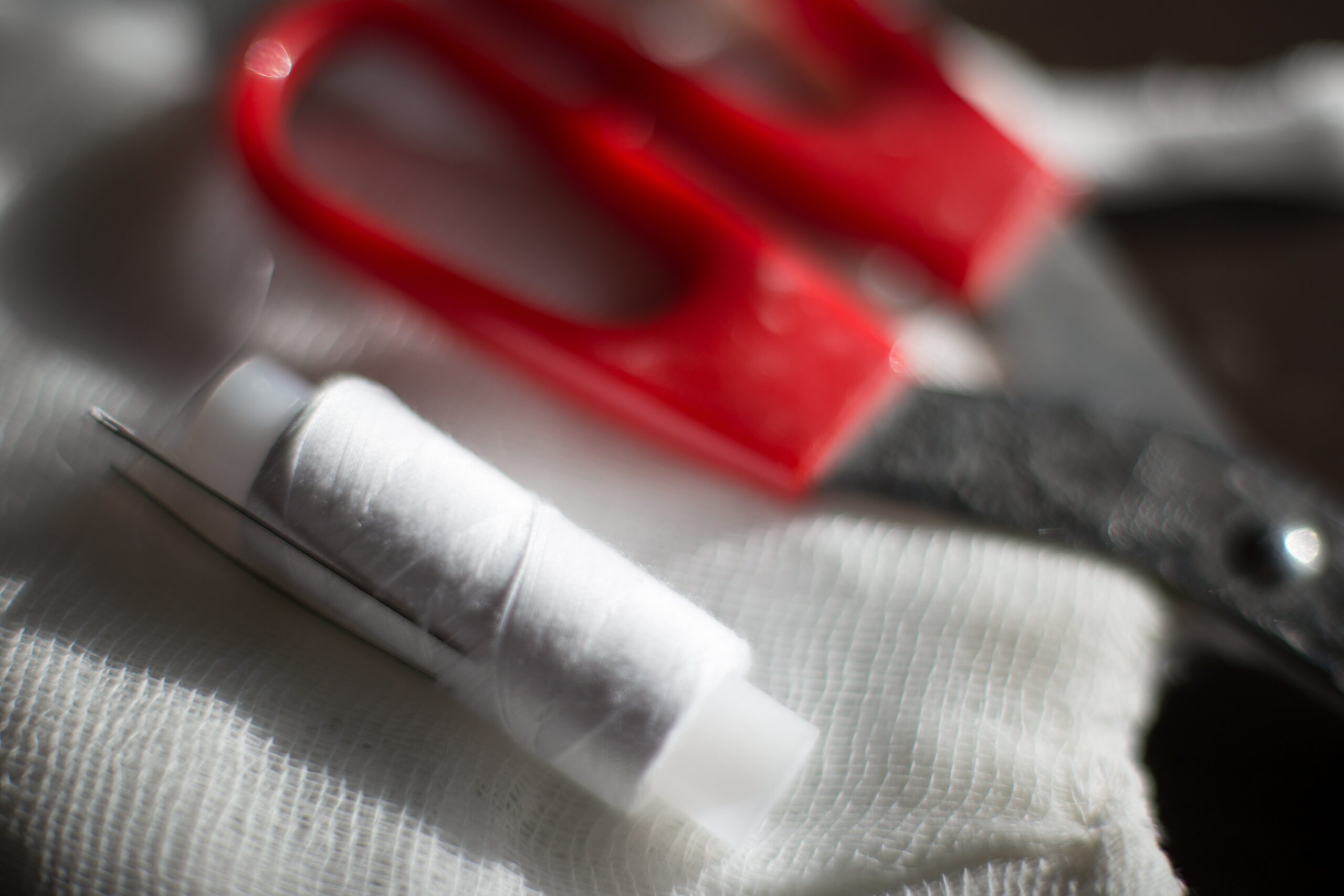 scissors and thread as part of a first aid kit to illustrate a workplace accident and riddor reporting