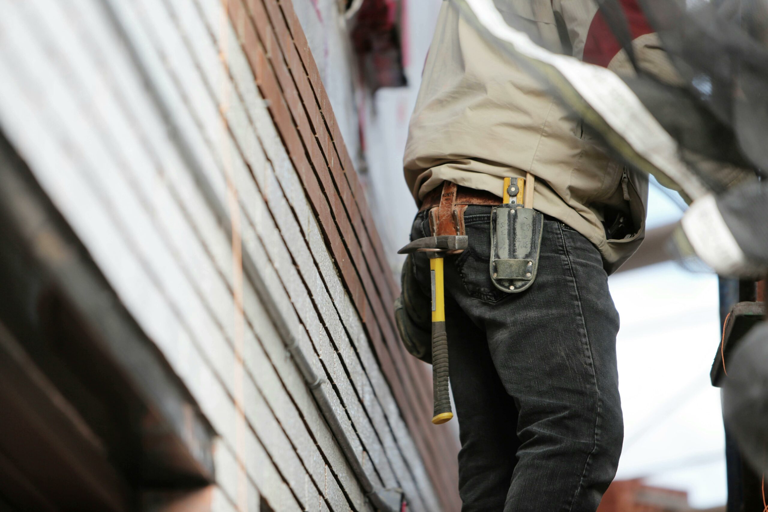 construction worker adhering to CDM regs